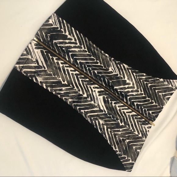 MinkPink Black & White Pattern Mini Skirt - Picture 4 of 5